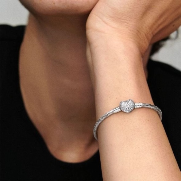 Moments Pandora CA Sparkling Heart Pave Clasp Snake Chain Bracelet